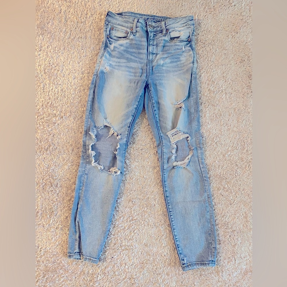 American eagle skinny distressed size 8 jeans!